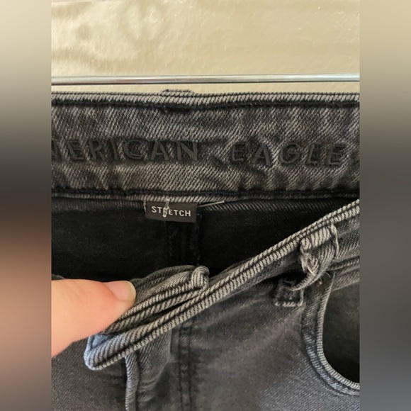✨Women’s American Eagle Faded Black Jeans Size 2 - Picture 6 of 12